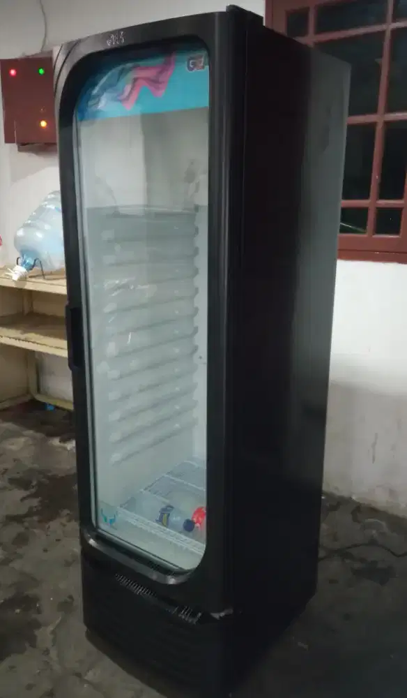 Di jual Showcase 1 Pintu Gea list biru