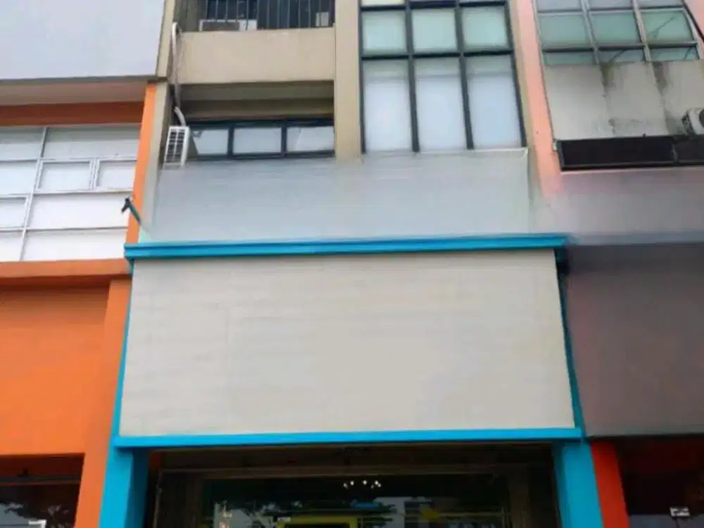Disewakan Ruko 3 Lantai di Boulevard Gading Serpong – Lokasi Strategis Cocok untuk Usaha