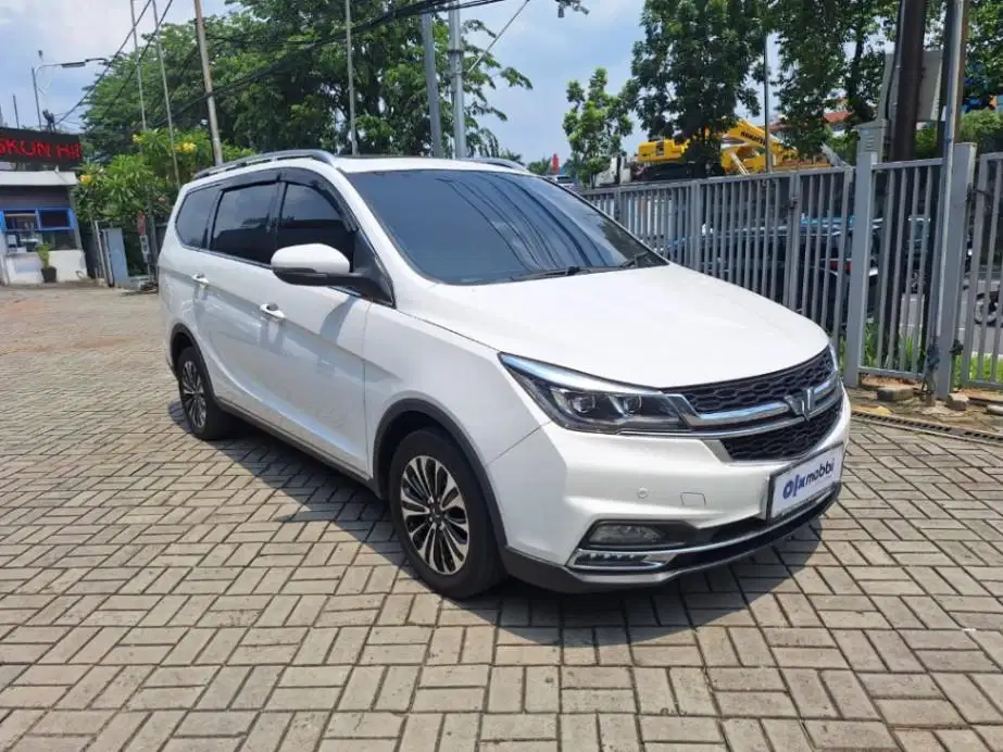 DP 5% Wuling Cortez 1.5 EX Luxury Plus Bensin-AT 2022 NZT