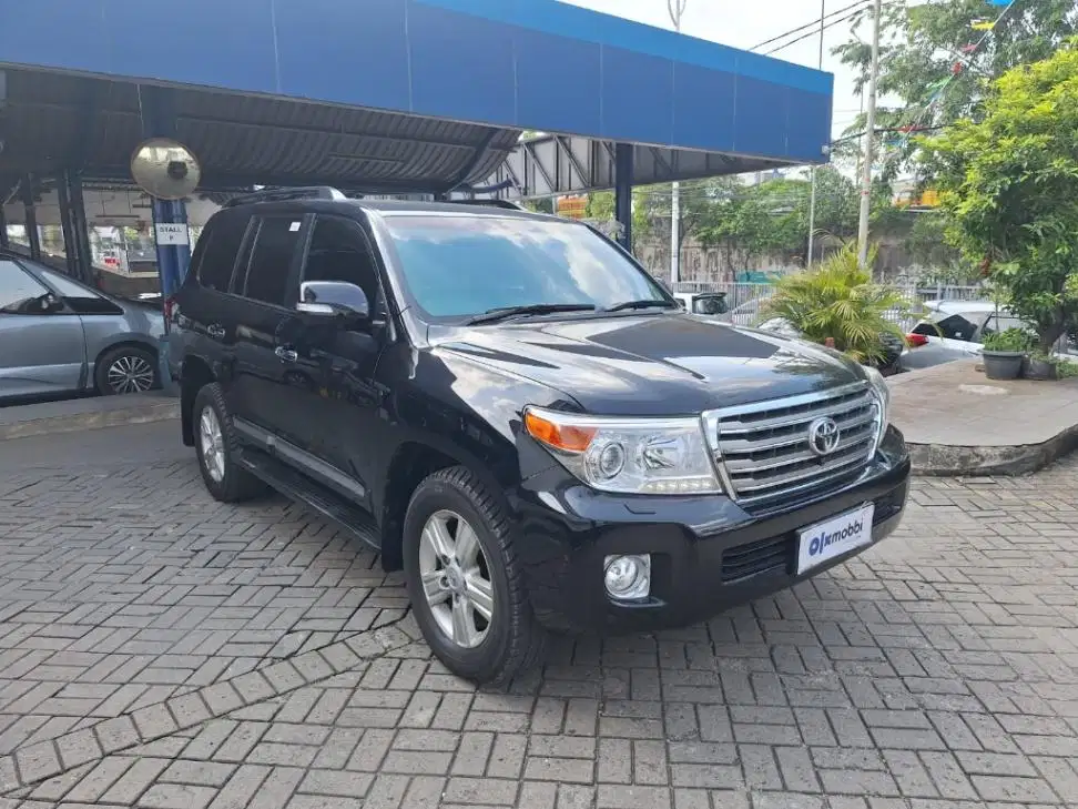 LOW DP Toyota Land Cruiser 4.5 Full Spec E Solar-AT 2015 TBO