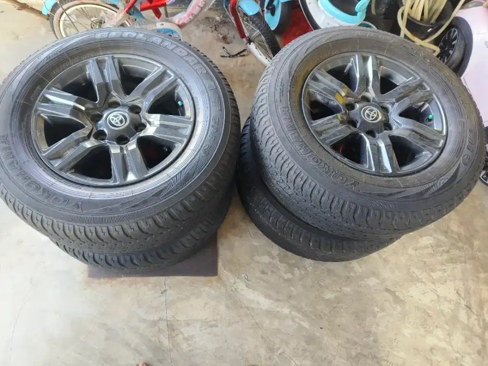 Velg Toyota dan Ban (Set)
