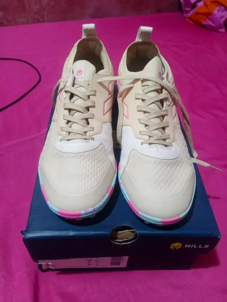 Sepatu Mills Turf