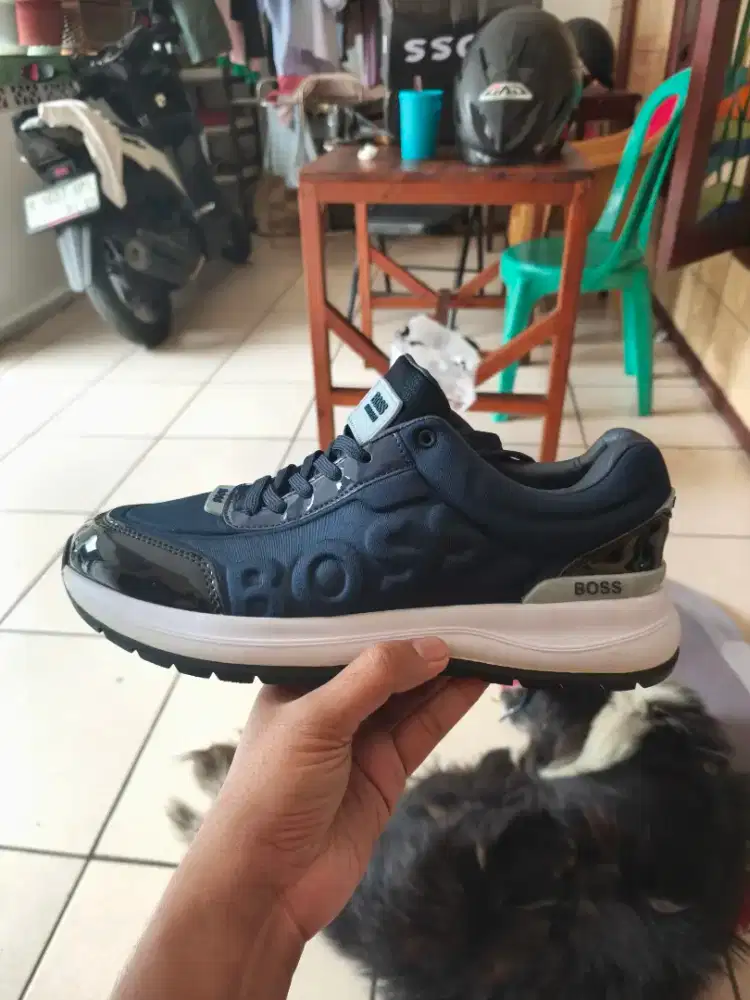 Sepatu Hugo Boss Baru Banget