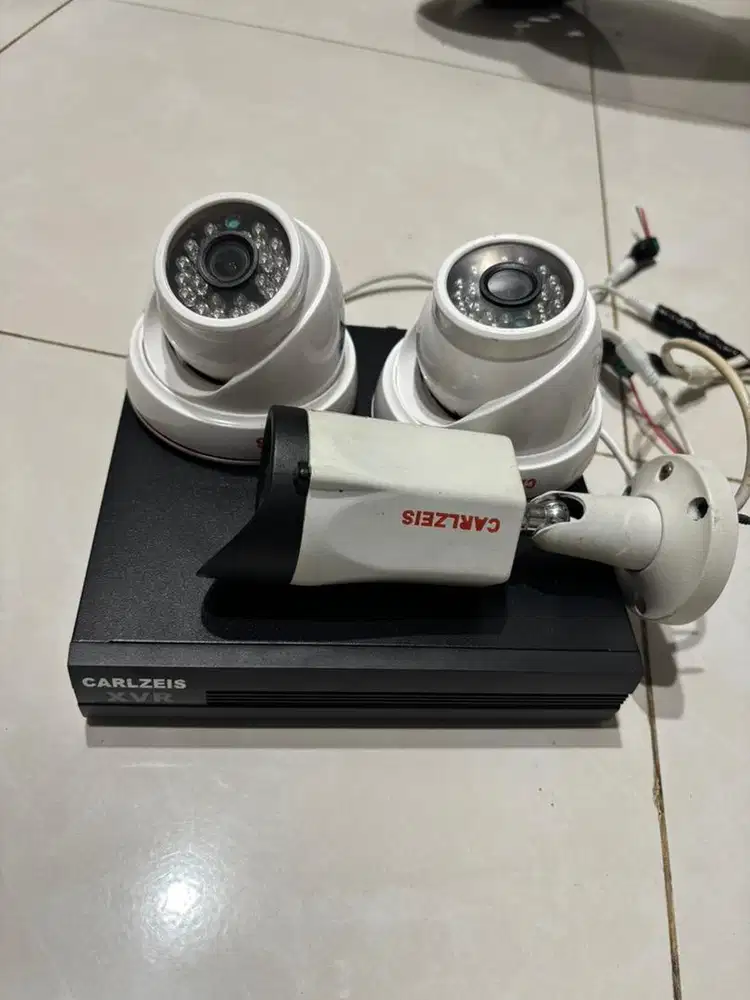 Nego sampai deal.. !!! Satu set CCTV Carlzeis XVR  4 chanel