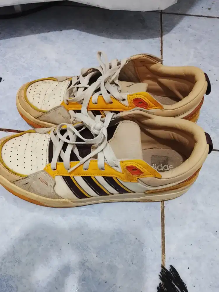 Sepatu Adidas limited edition