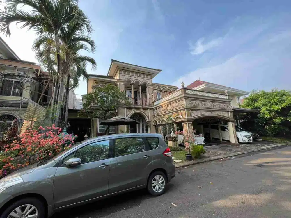 Rumah 2 lantai Murah The Green BSD dengan design Eropa klasik warna emas siap menemukan calon pemiliknya segera