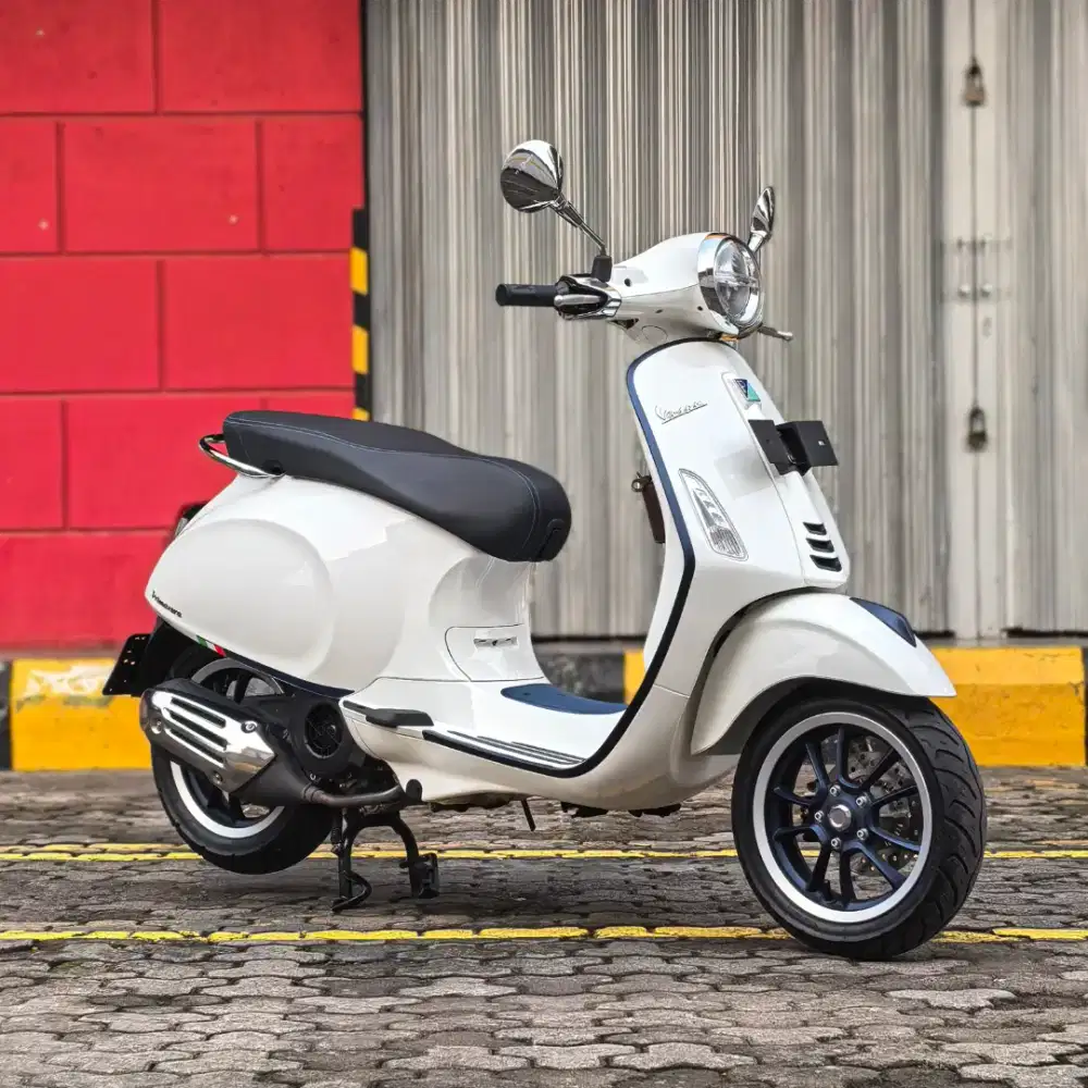 Vespa primavera s 150 white