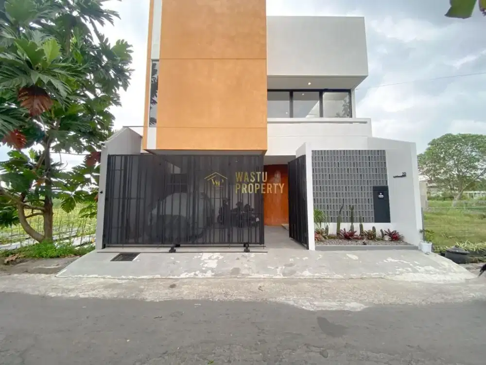 RUMAH MEWAH SIAP HUNI SEMI FURNISHED DEKAT KE SEKOLAH AL AZHAR JOGJA