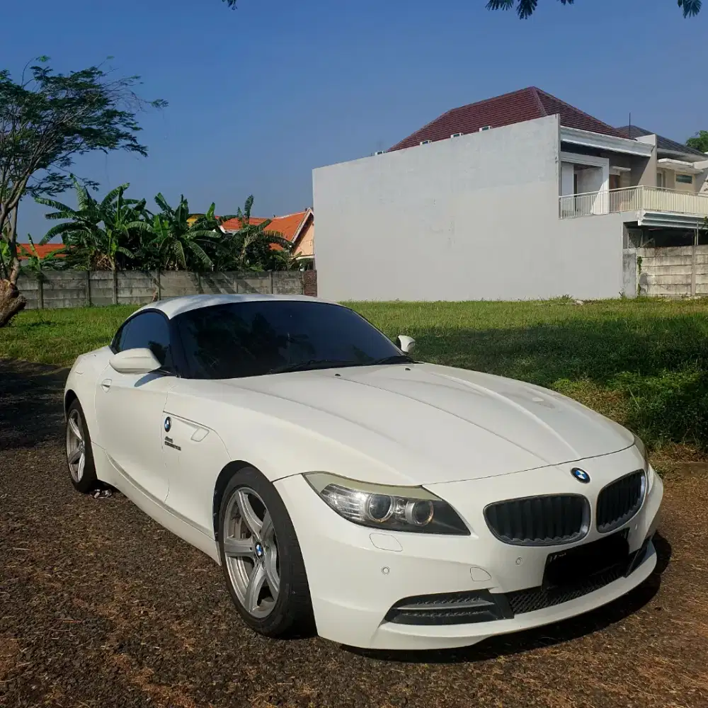 BMW Z4 sDRIVE20i AT (WHITE ON RED)
TAHUN 2013 WARNA PUTIH