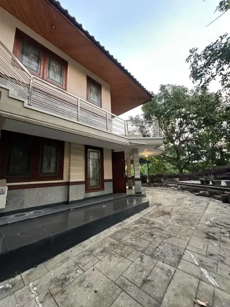 DIJUAL RUMAH DI GRAHA FAMILY LOKASI FAVORIT ROW JALAN LEBAR