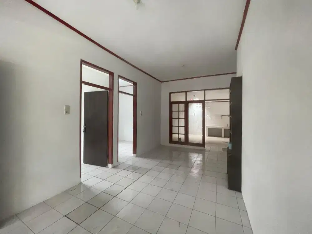 Rumah Luas Nyaman di Taman Kopo Indah 1