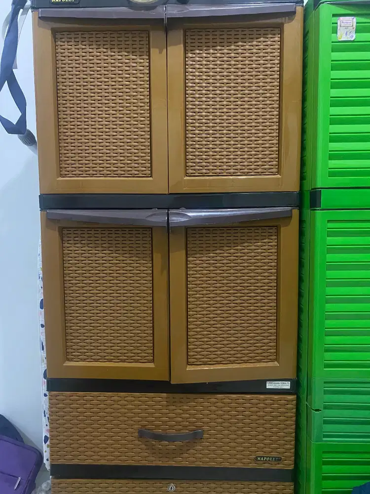 DIJUAL! LEMARI NAPOLLY 4 SUSUN MOTIF ROTAN COKELAT (SANGAT BAGUS)