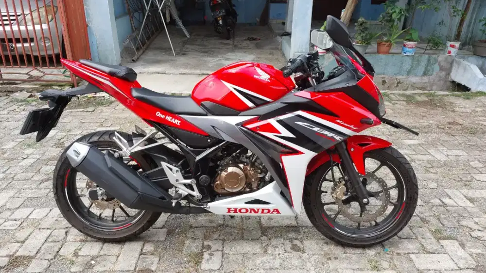 Dijual Honda CBR150R 2019/2020 Non-ABS Kondisi Mulus Terawat Full Ori