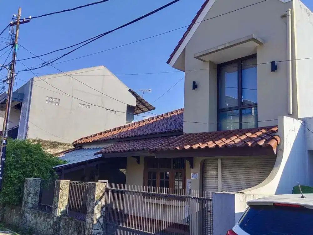 Rumah 2 Lantai Pinggir Jalan Siap Huni di Pasar Minggu, Jaksel