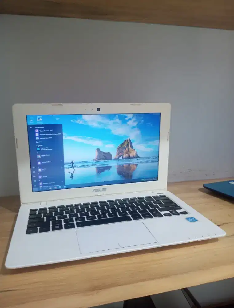 Laptop Asus X200M Intel N2840 DDR 2GB 500GB webcam wifi 12 2.5 Jam