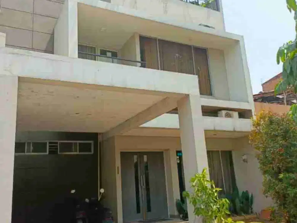 Rumah Modern Minimalis Siap Huni  di Raffles Hills Cibubur