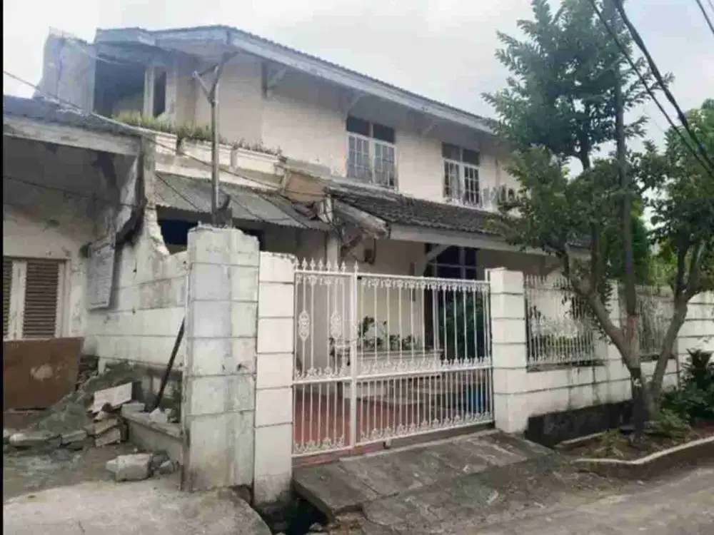 RUMAH MEGAH DI PONDOK KELAPA