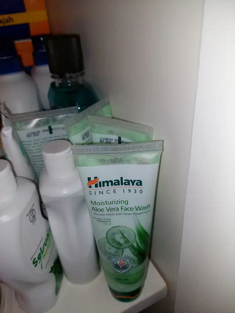 Himalaya moiturizing aloe vera face wash 100 ml