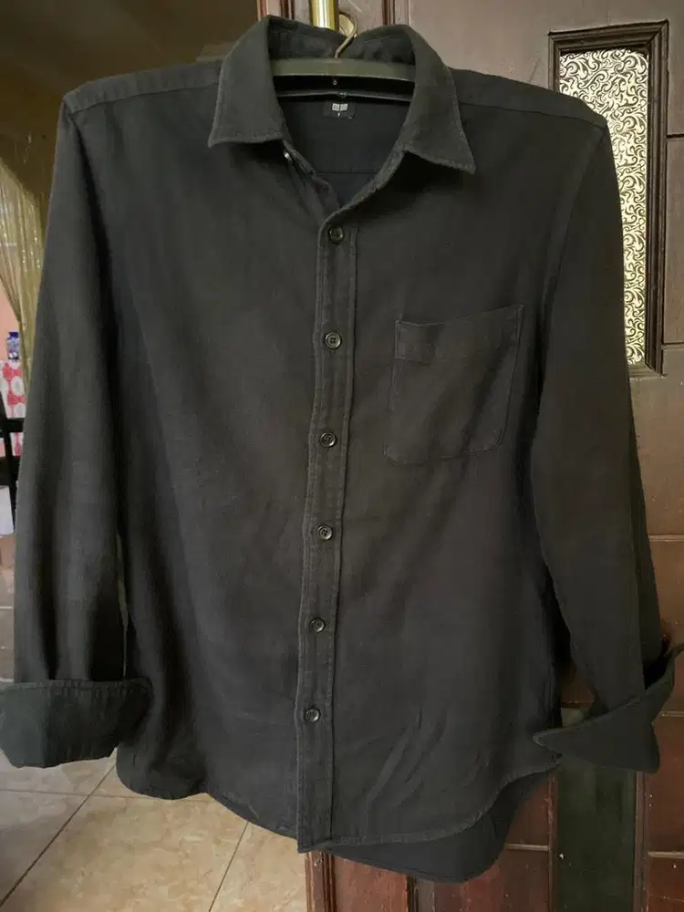 Kemeja uniqlo ukuran s Navy