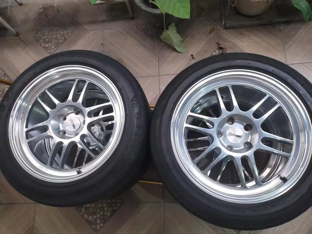 Velg 18 x 8,5 ET 22 dan Ban BS 18, 235, 50 tahun 2024