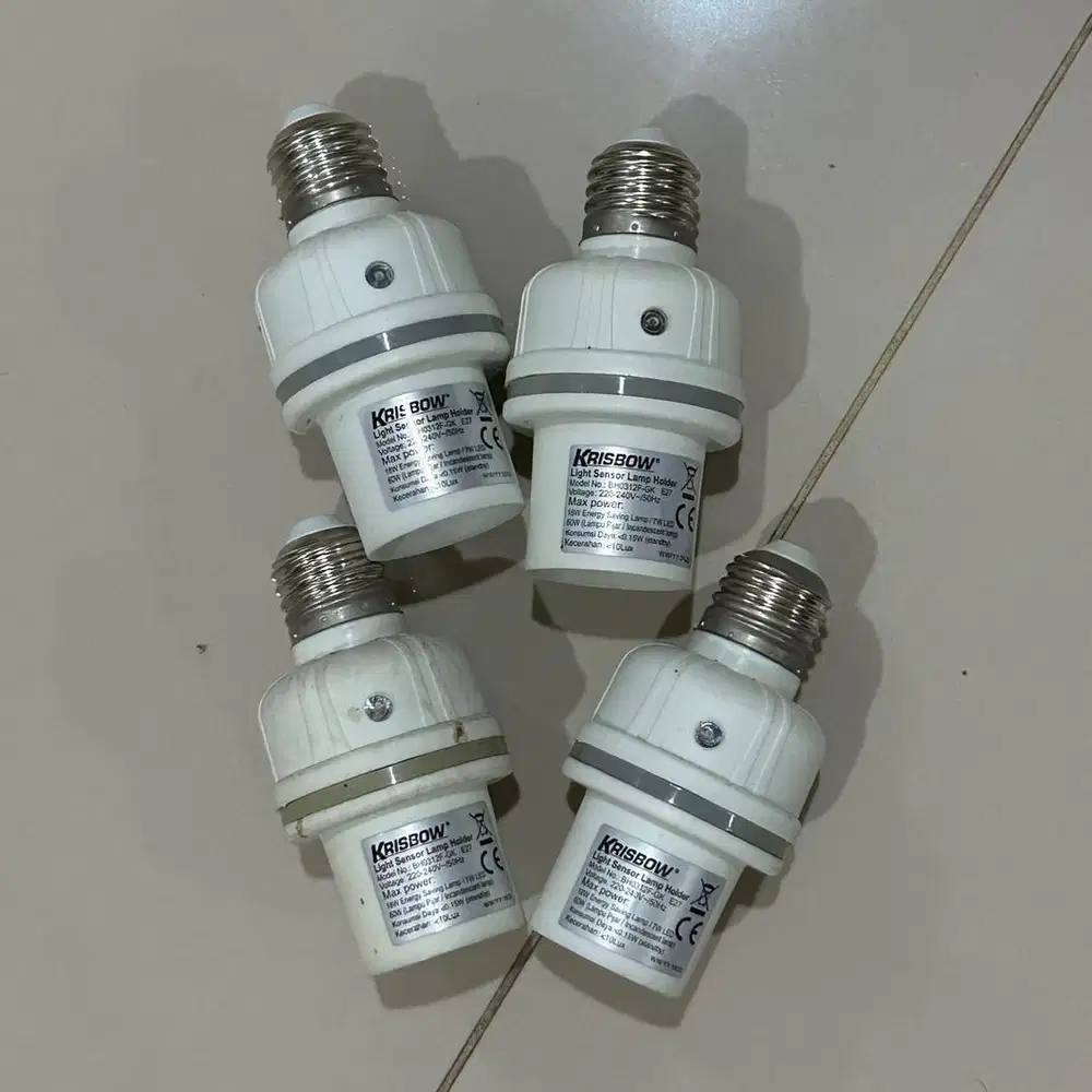Krisbow Fitting Lampu E27 dengan Sensor Cahaya - SATUAN