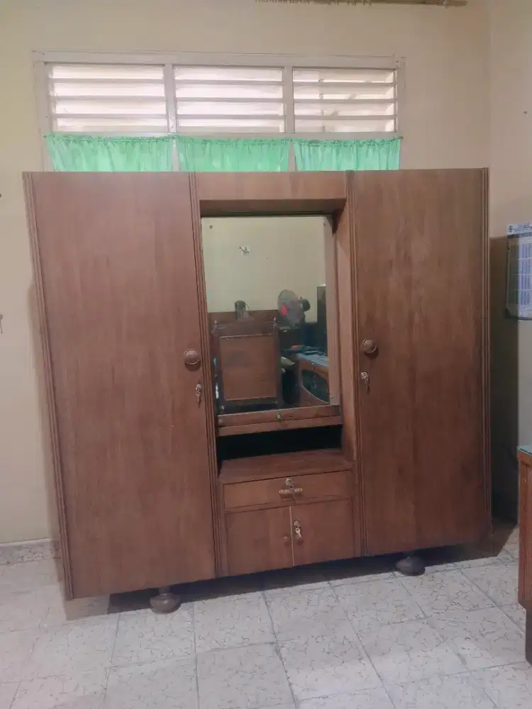 Lemari pakaian 3 pintu jadul