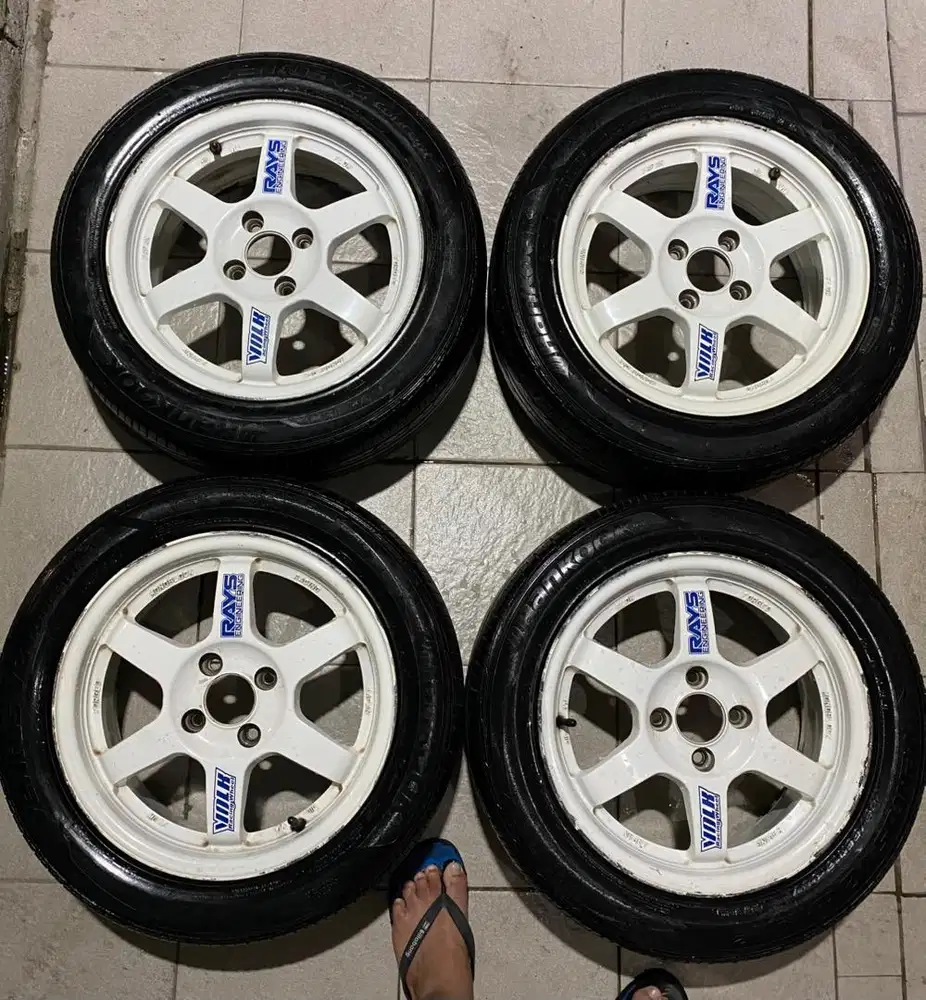 Rays te37 Flow Forged r15 + ban