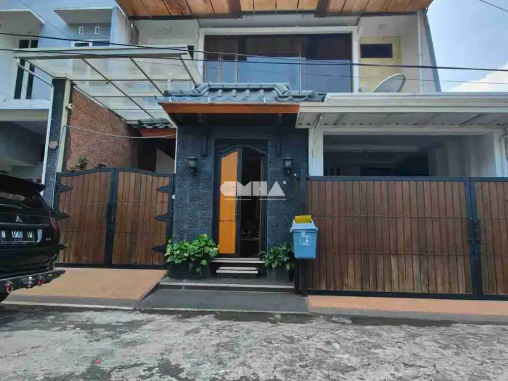 Rumah 2 Lantai Plus Rooftop Modern Minimalist Etnik Perumahan Taman Sulfat Malang