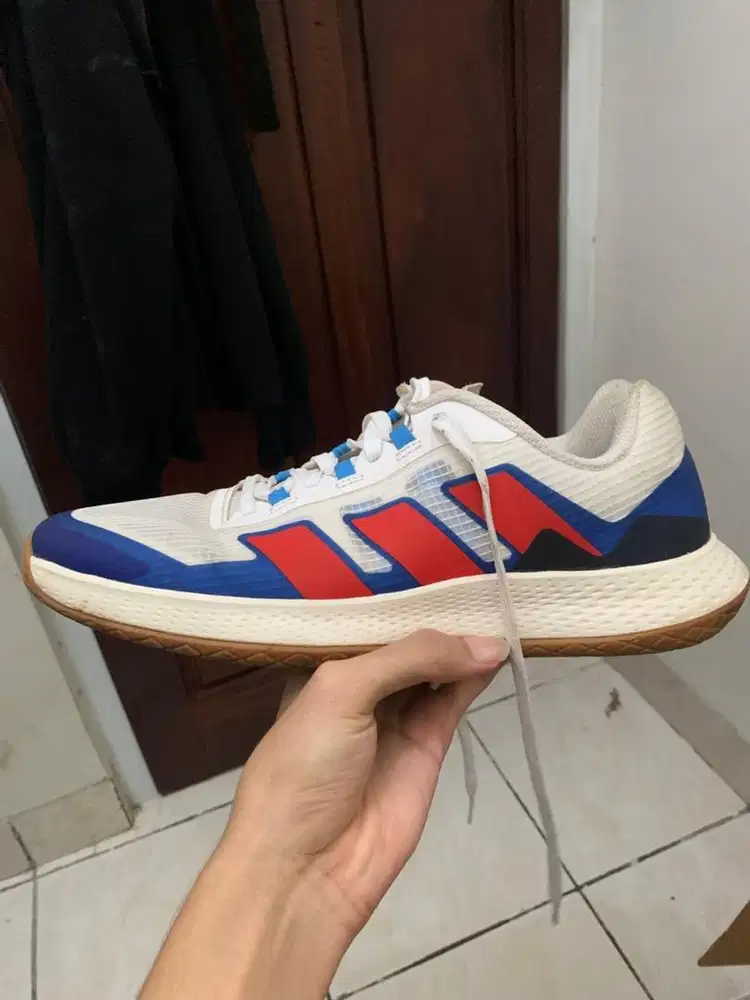 Adidas Forcebounce sepatu olahraga indoor