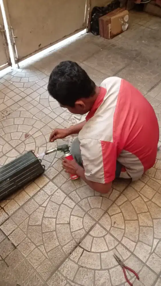 SERVICE AC, PERBAIKAN AC NETES TDK DINGIN,ISI FREON BONGKAR PASANG
