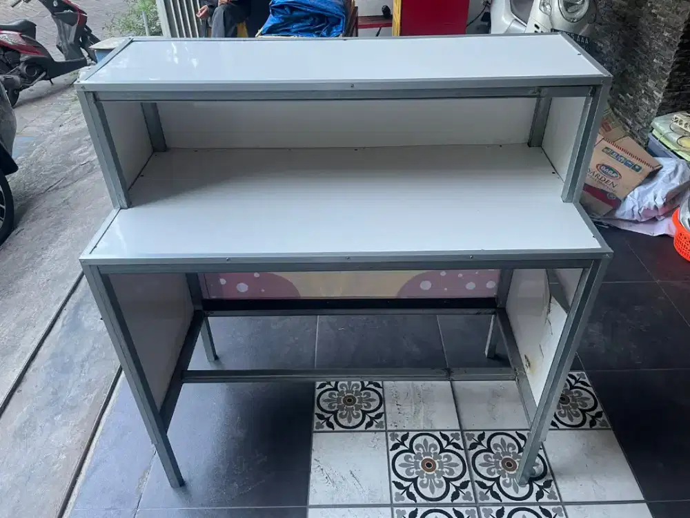 Dijual Meja Kasir Kayu Tebal + Lis Besi, Bisa Pasang Banner Usaha