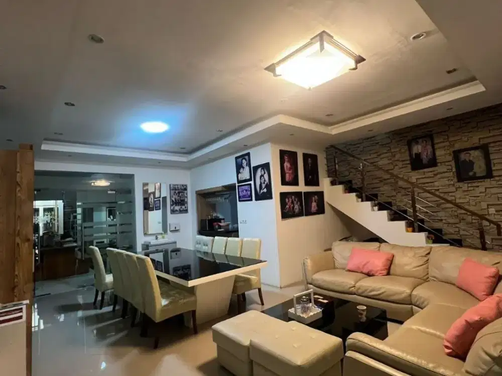 Rumah Mewah Ada Kolam Renang Margahayu Raya Metro. full furnish