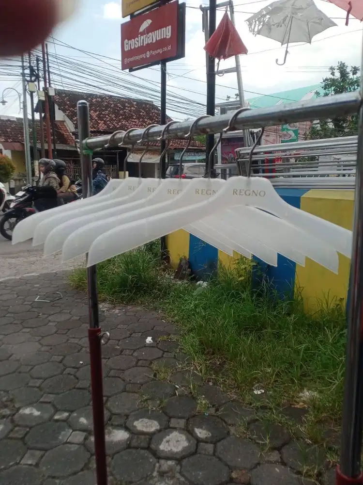 hanger baju dan atasan