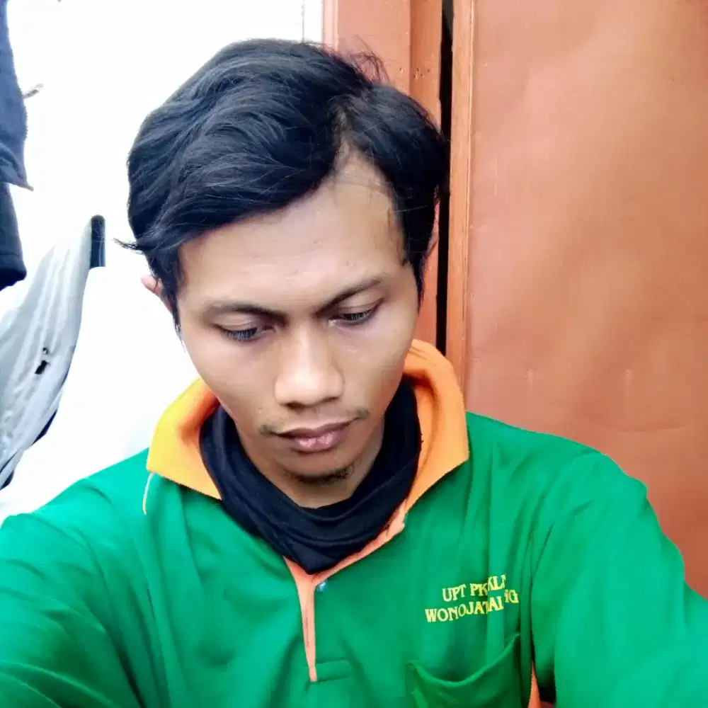 Mencari kerja apa saja sopir bongkar muat atau sopir ambulan