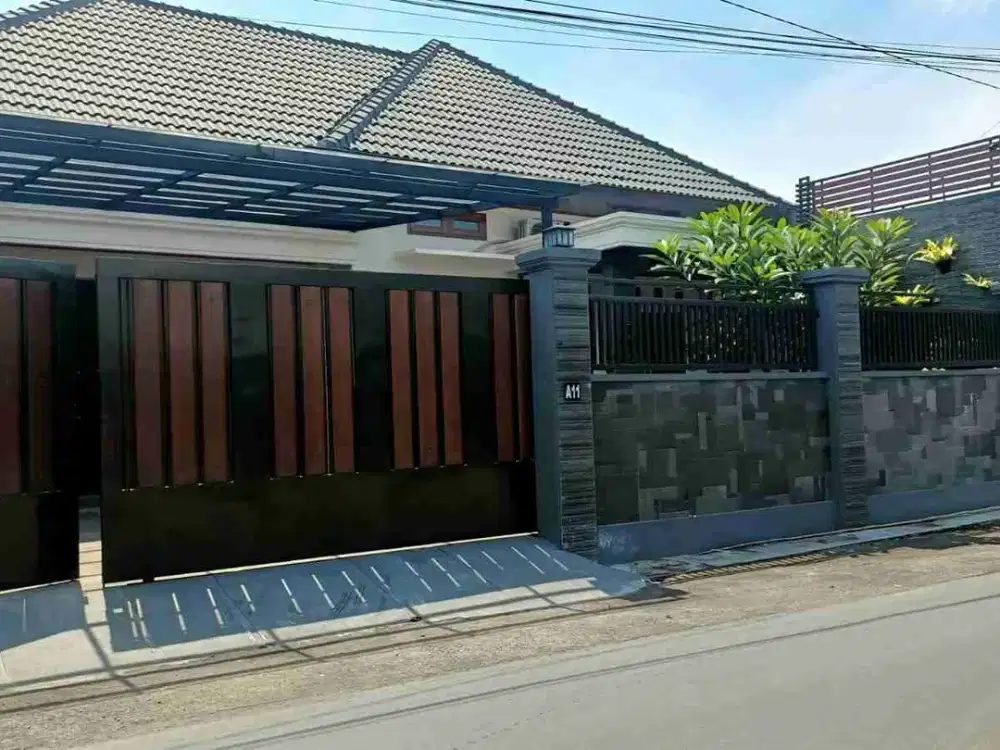 Dijual rumah mewah full furnish di sumber solo