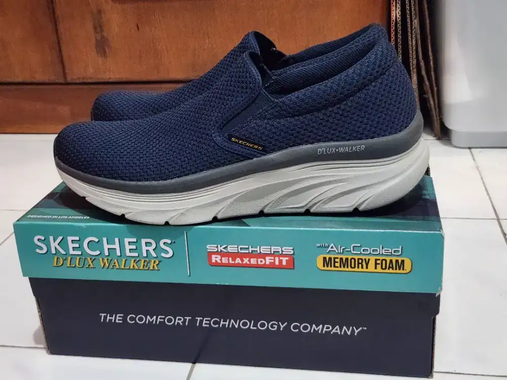 Sepatu Pria Skechers D'Lux Walker Uk. 45 / 29 cm