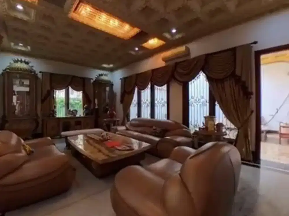 Dijual Rumah Mewah 3 Lantai di Perumahan Permata Buana BISA NEGO