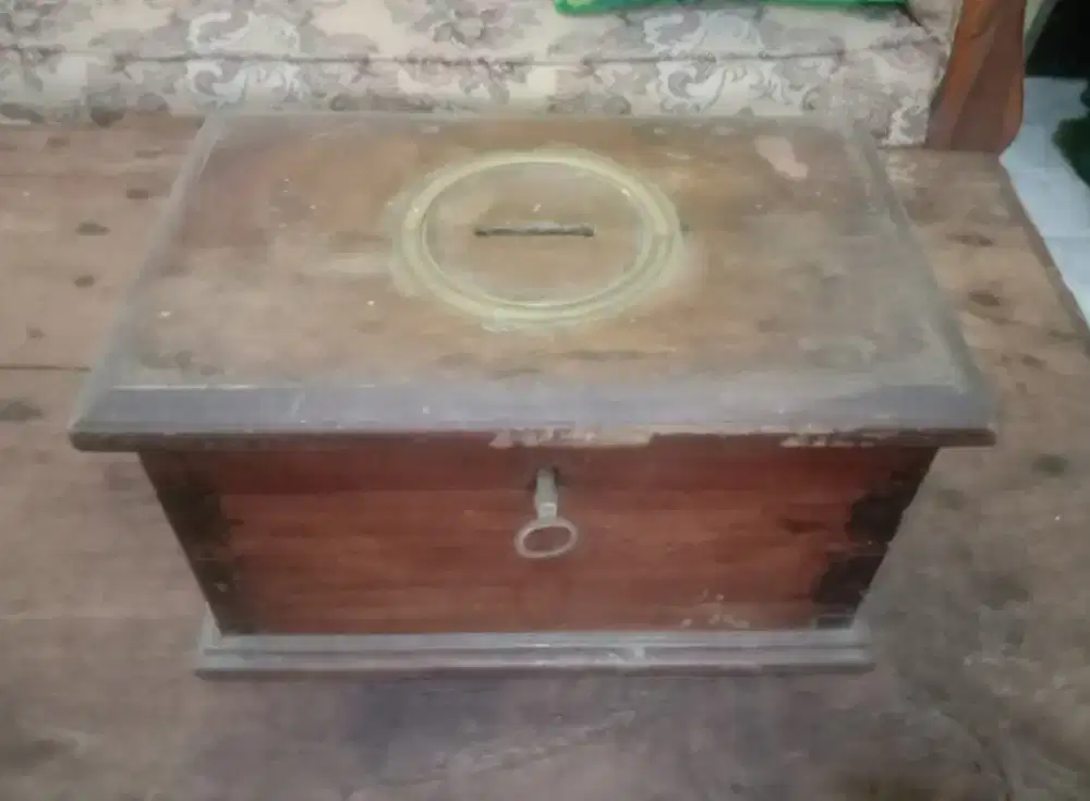 Kotak uang/perhiasan kuno antik