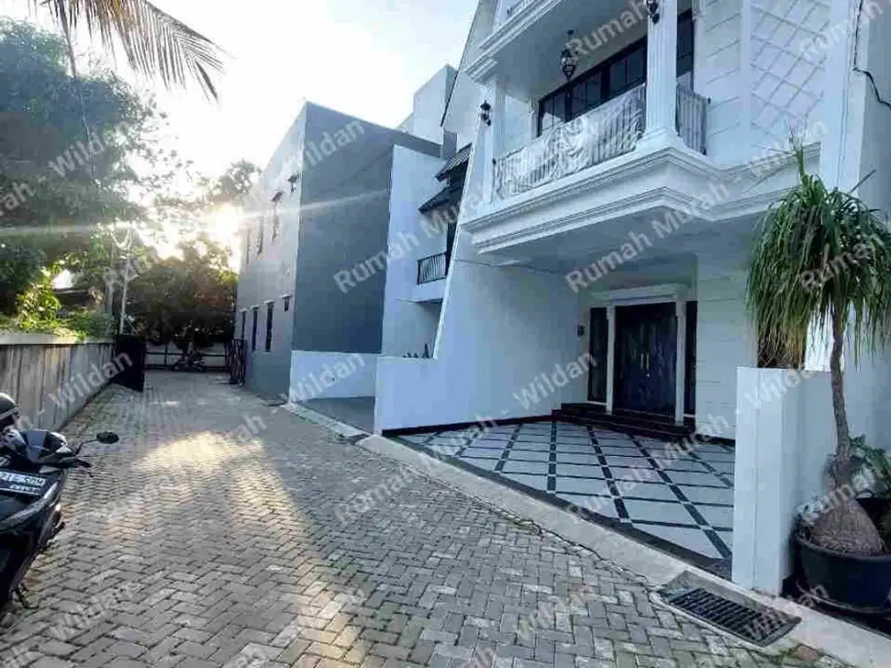 Rumah Mewah Dengan Rofftoop Di dalam Cluster Di Jakarta Selatan