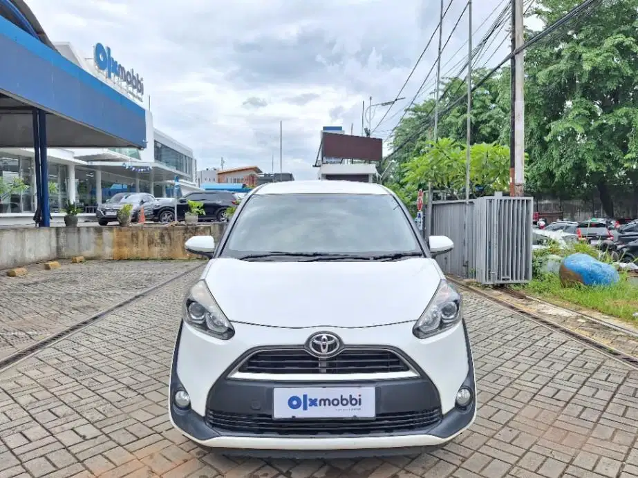 DP MURAH Toyota Sienta 1.5 V Bensin-MT 2017 Putih CAADN
