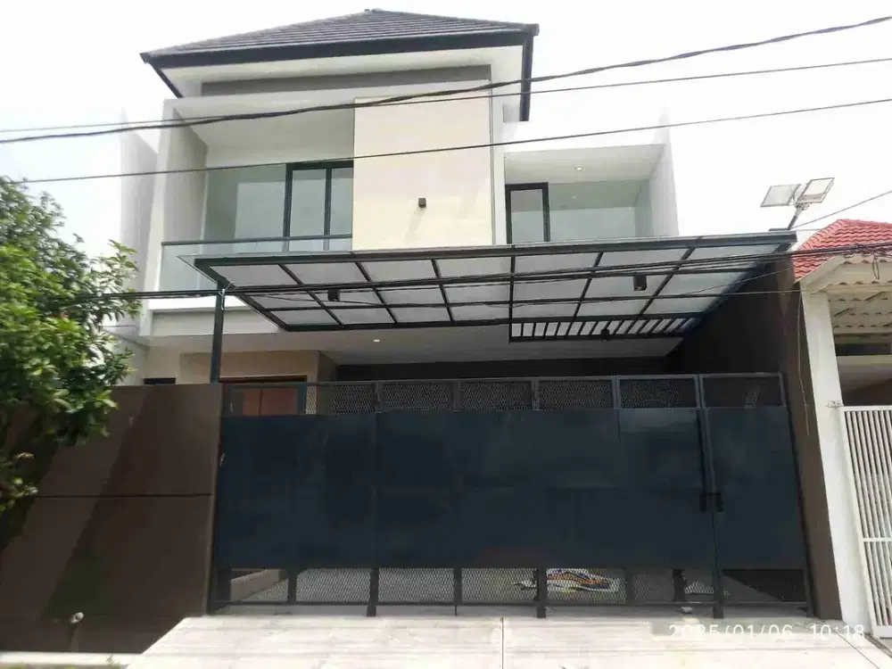 jual rumah baru Gress Desain Tropical Industrial di PONDOK Tjandra Indah 2 lantai mewah, tidak banjir. Keluar gate langsung jalan tol, depan Sport Club