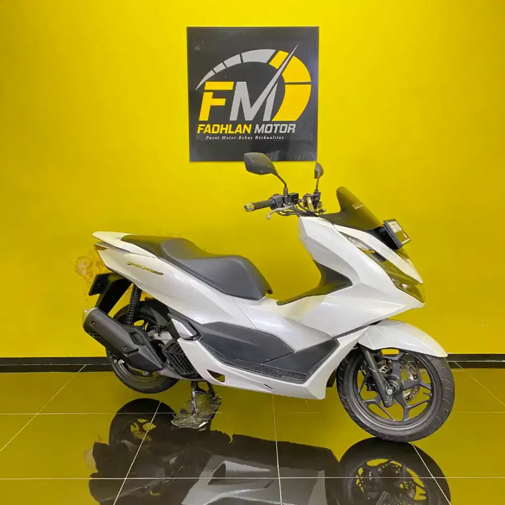 Honda PCX Tahun 2023 putih DP 1 JT remote lengkap joss istimewa