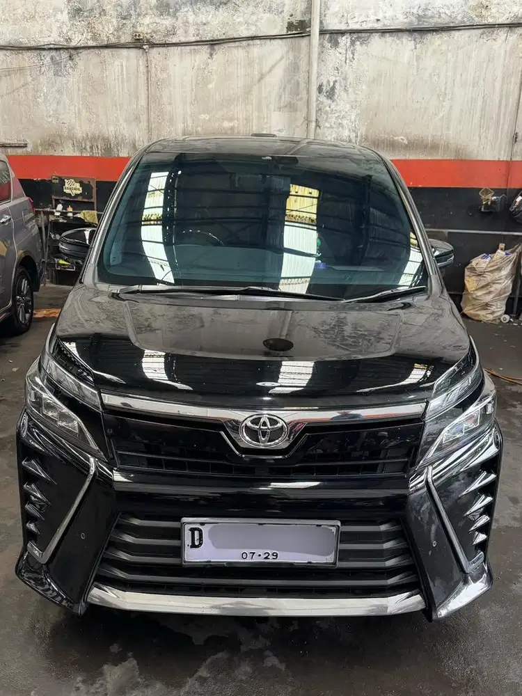 Toyota voxy 2019 2.0 at