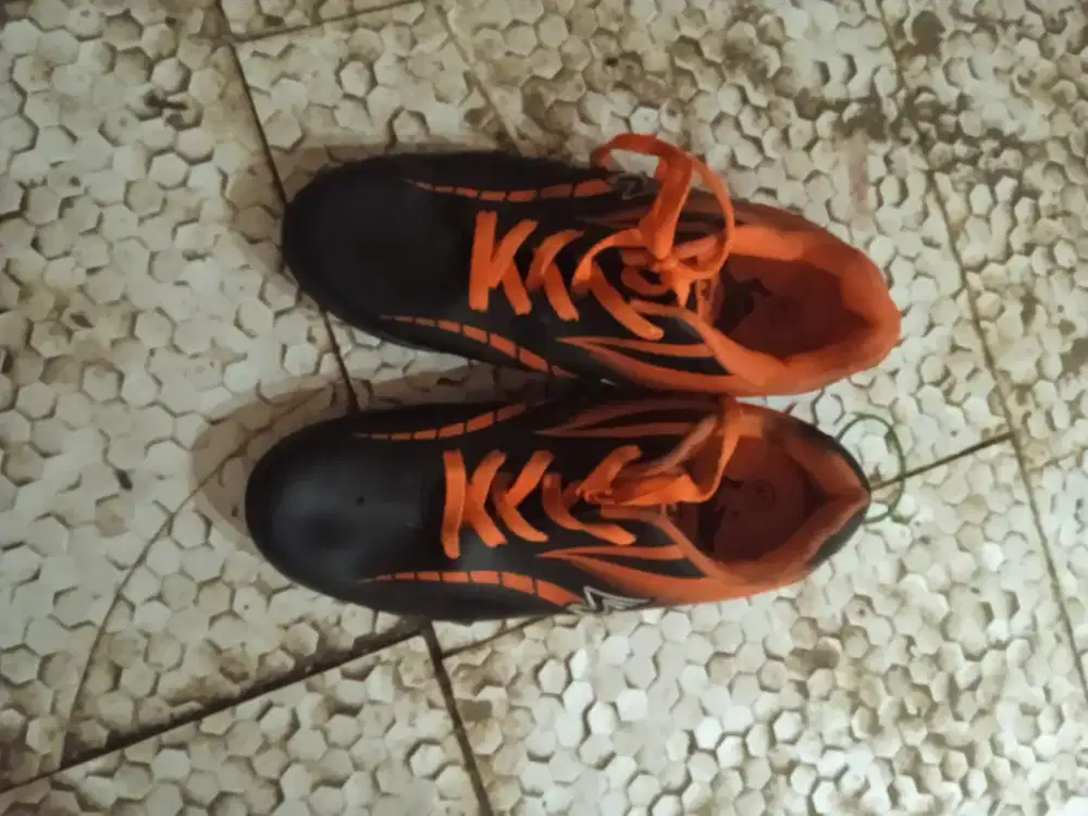 Pengen jual sepatu futsal