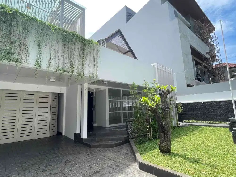 DISEWAKAN RUMAH MINIMALIST SIAP HUNI DI JALAN SEKOLAH DUTA PONDOK INDAH
