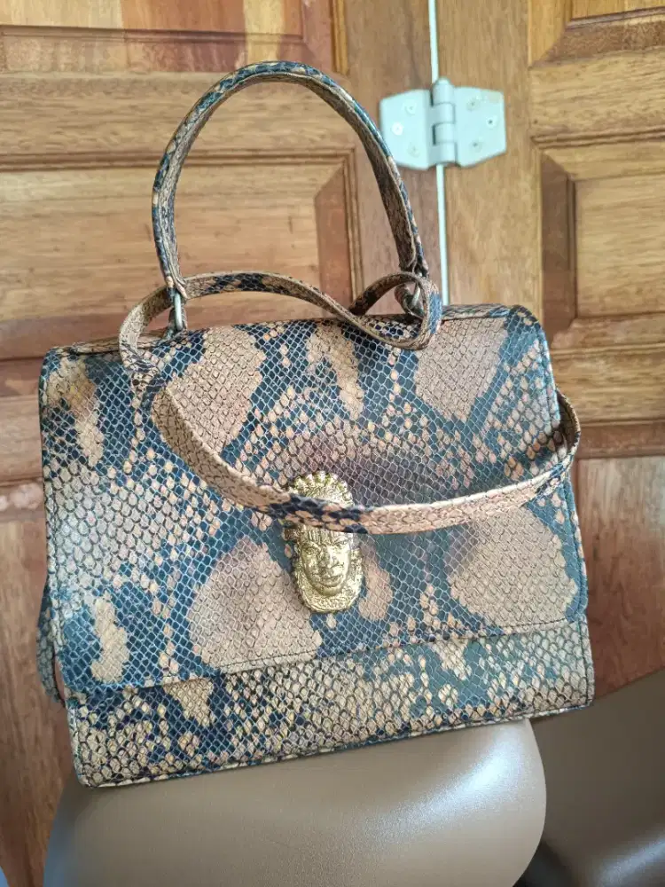 Tas kulit ular africa