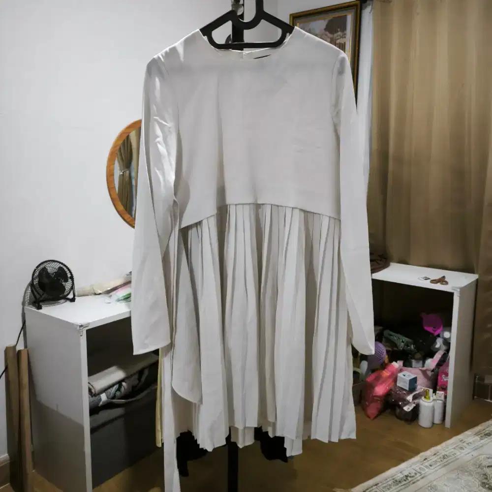 The Executive Original Tunik Dress Formal Putih Wanita M Baru Plisket