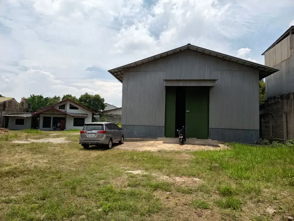 Gudang Workshop Strategis di jalan utama BTR Cimuning Bekasi
