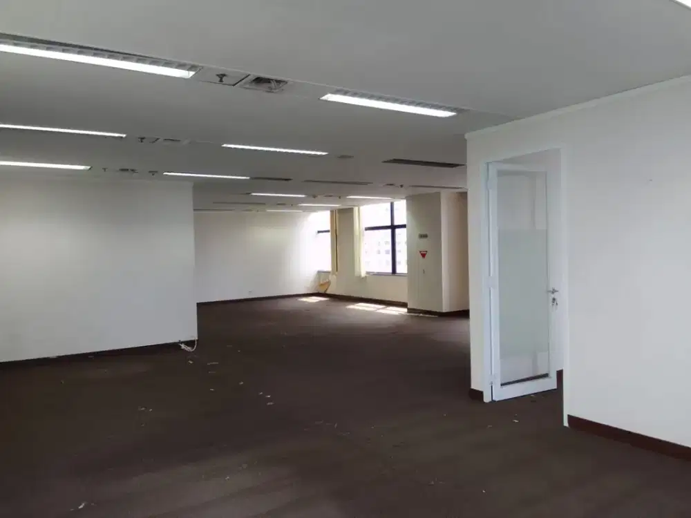 SEWA KANTOR DI JAKARTA SELATAN SUDIRMAN 260M2 PARTISI 175K NEGO