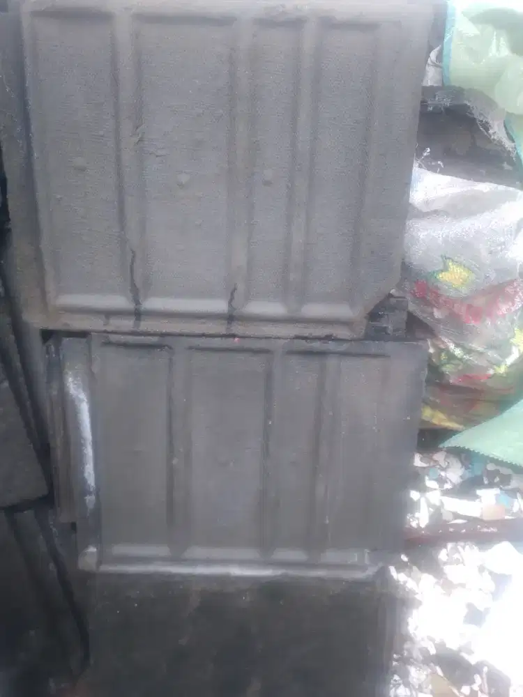 Genteng flat beton warna hitam